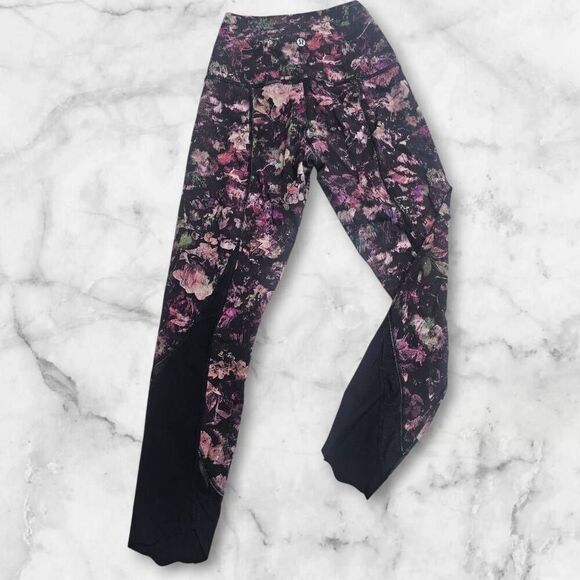 Lululemon Size 4 Floral Wunder Under Scalloped Hem - Picture 2 of 3